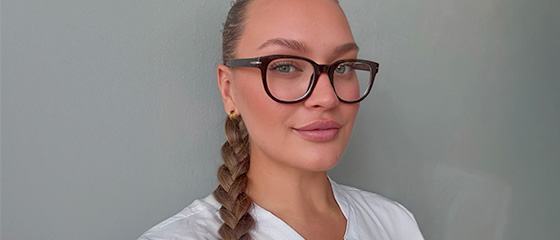 Shonda with a plait in her hair wearing a white t-shirt with the text The lessons I learned in Zanzibar as an international Psychology intern