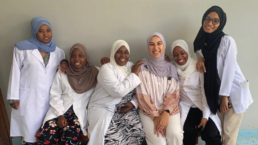 Photograph of medical professionals with an international intern in Zanzibar, Intern Abroad HQ program