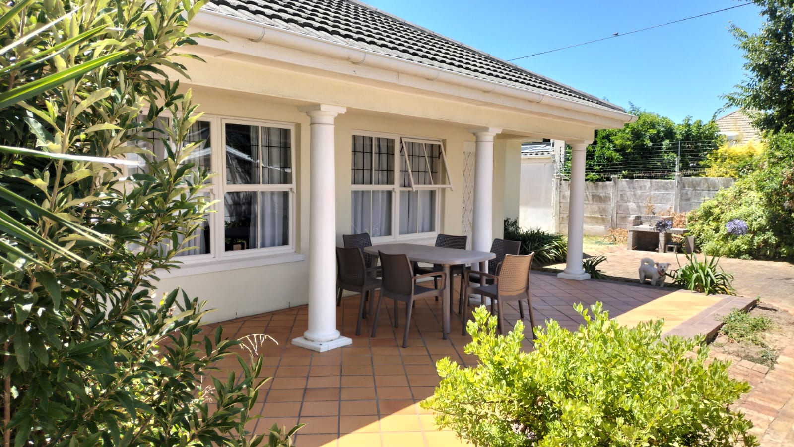 Exterior accommodation example for interns in Cape Town, South Africa, Intern Abroad HQ