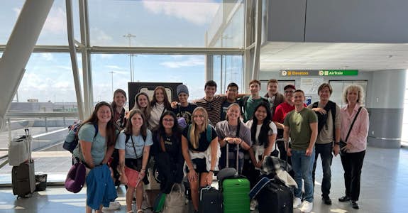 Interns arrive at the airport in Italy, Intern Abroad HQ