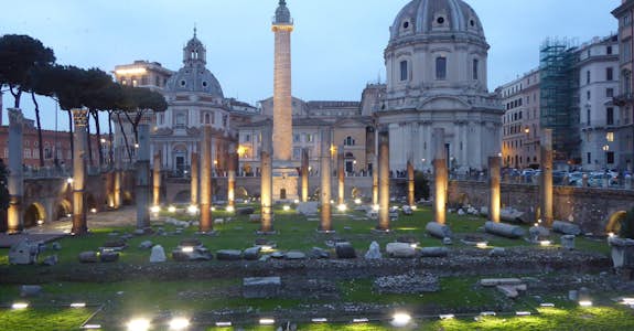 Roman ruins in Rome at night, Intern Abroad HQ
