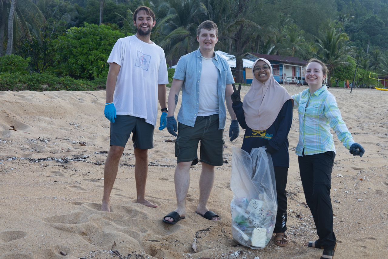 Malaysia Sea Turtle Conservation program, available via Intern Abroad HQ, beach clean up activities