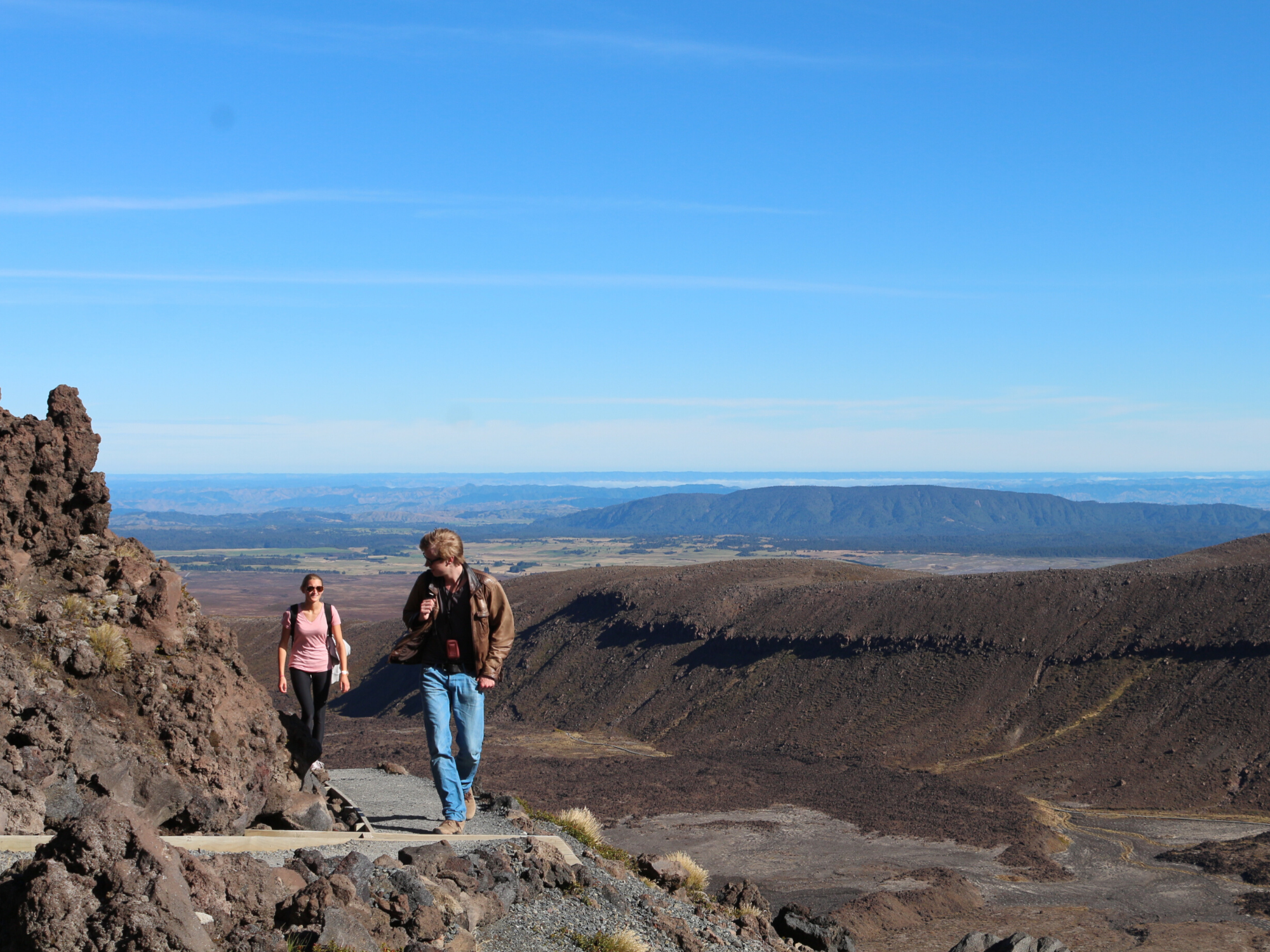 The Tongariro Alpine Crossing in Tongariro National Park, tramping in New Zealand
