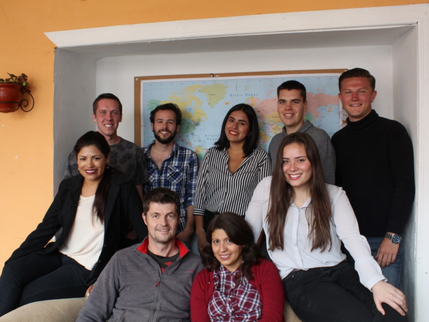 Local internship team with interns in Peru