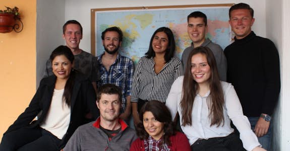 Local internship team with interns in Peru