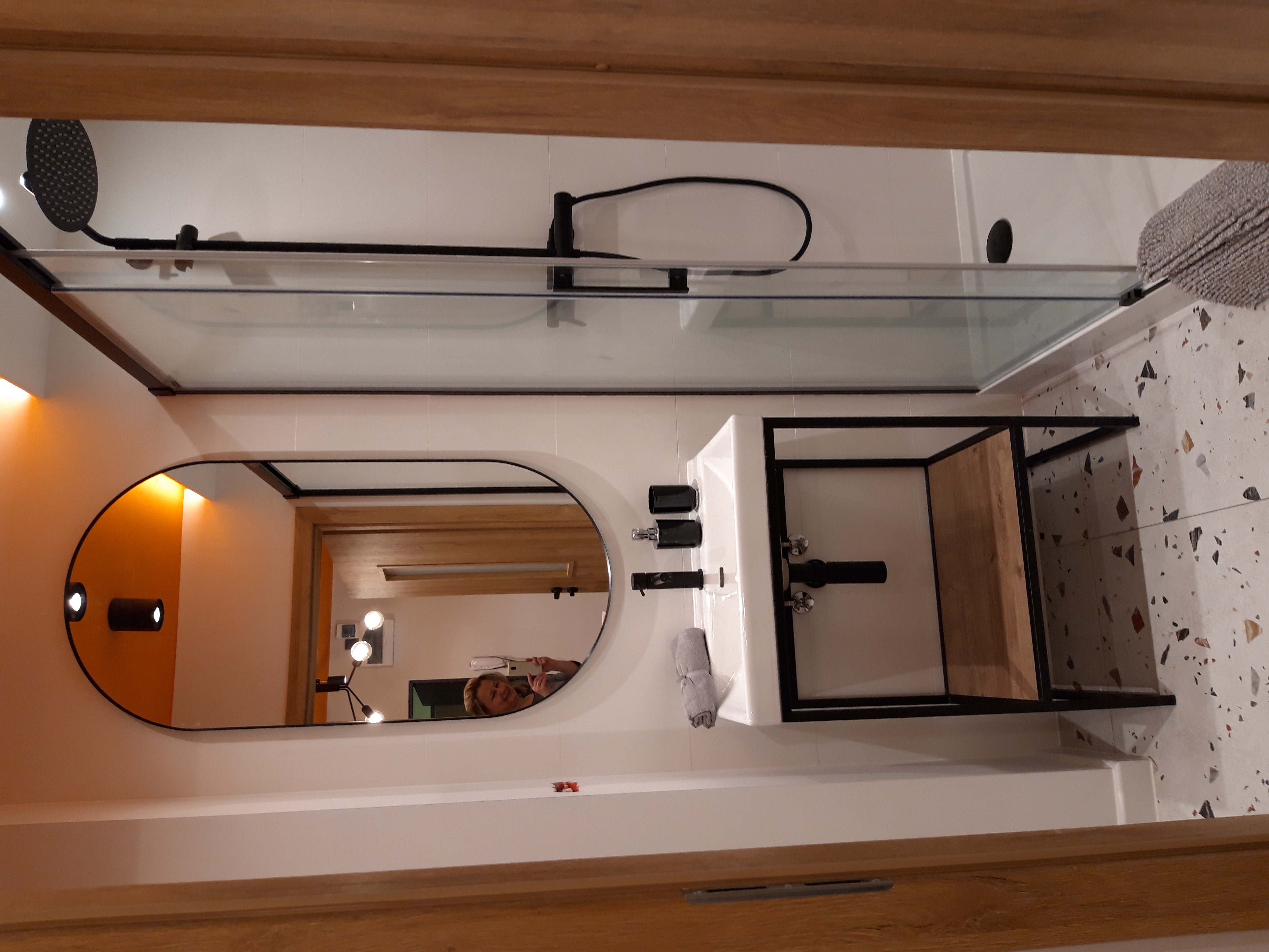 Example of internship program accommodation in Wroclaw, Poland - bathroom, Intern Abroad HQ