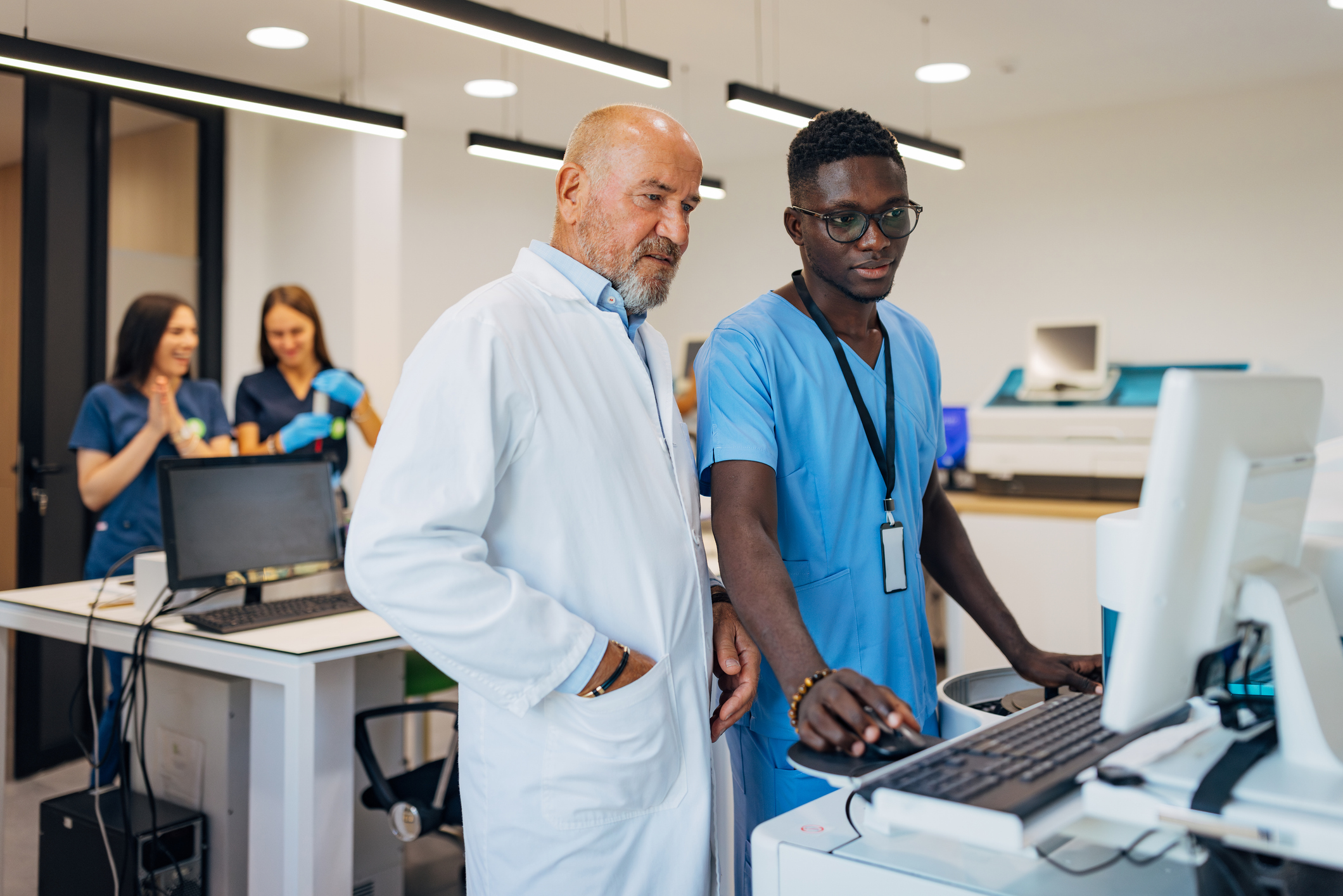 A medical student gains experience at a hospital, under the supervision of a qualified and experienced doctor