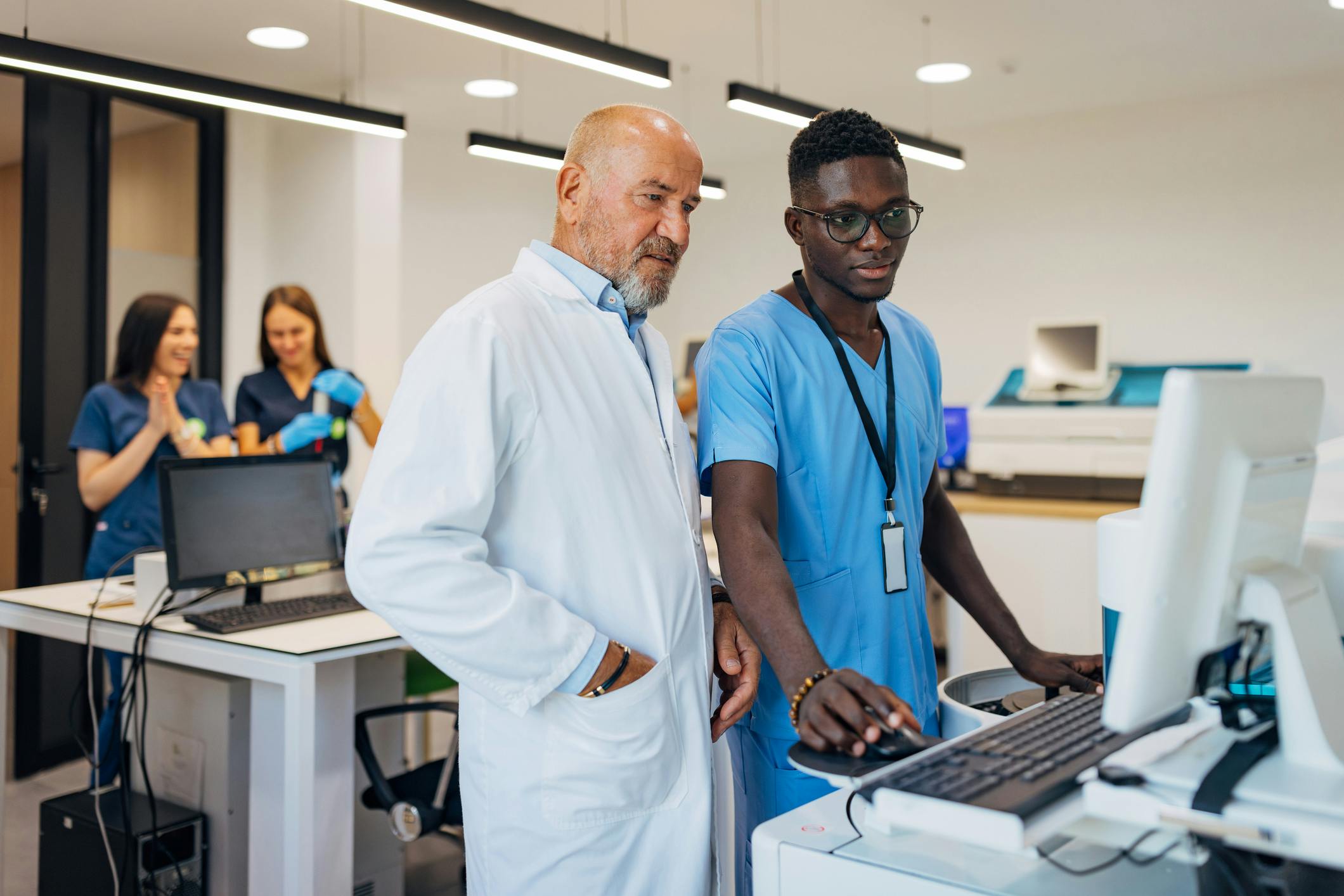 A medical student gains experience at a hospital, under the supervision of a qualified and experienced doctor