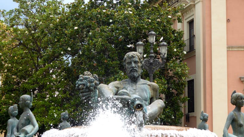 Neptune relaxing in la Fuente del Turia, Valencia, Spain, Intern Abroad HQ