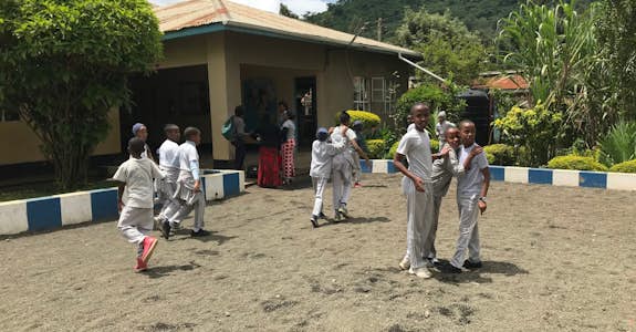 Children playing in Tanzania, Intern Abroad HQ